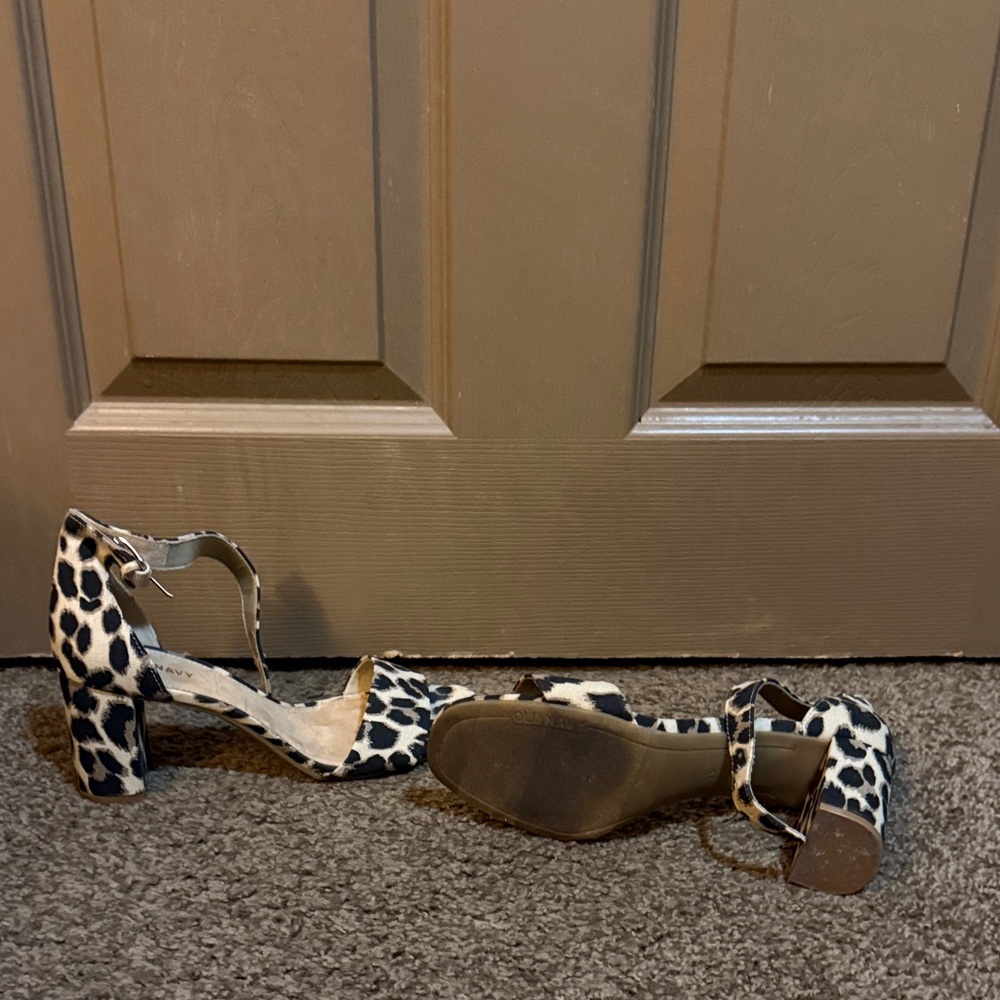 Old Navy Black and White Leopard Print Heels